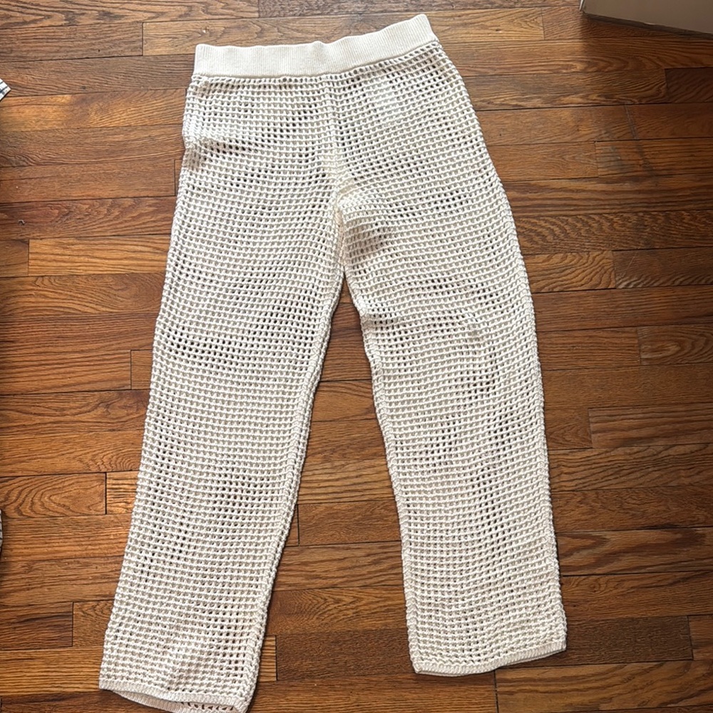 NWT! Abercrombie & Fitch Cream Crochet Coverup Pants, Size Medium.